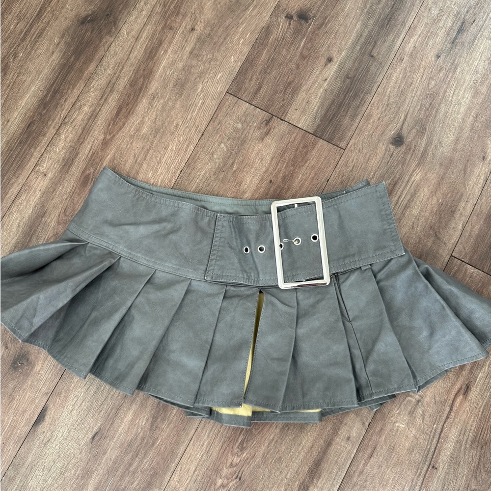 Gray Pleated Skirt with Belt